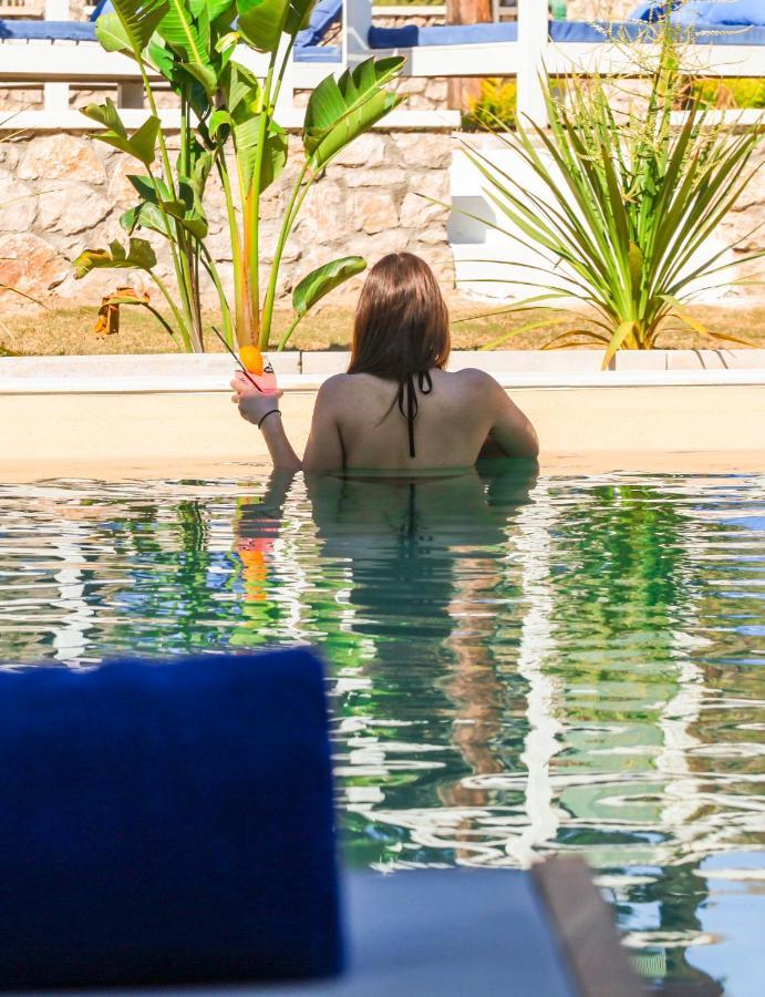 Junior Suite with Sharing Pool
