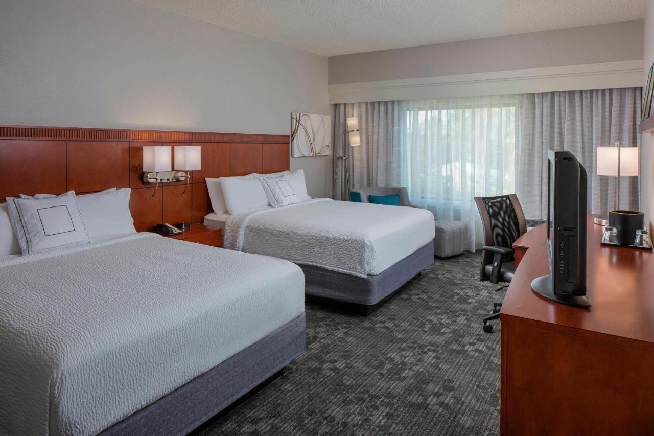 Queen Room with Pool View