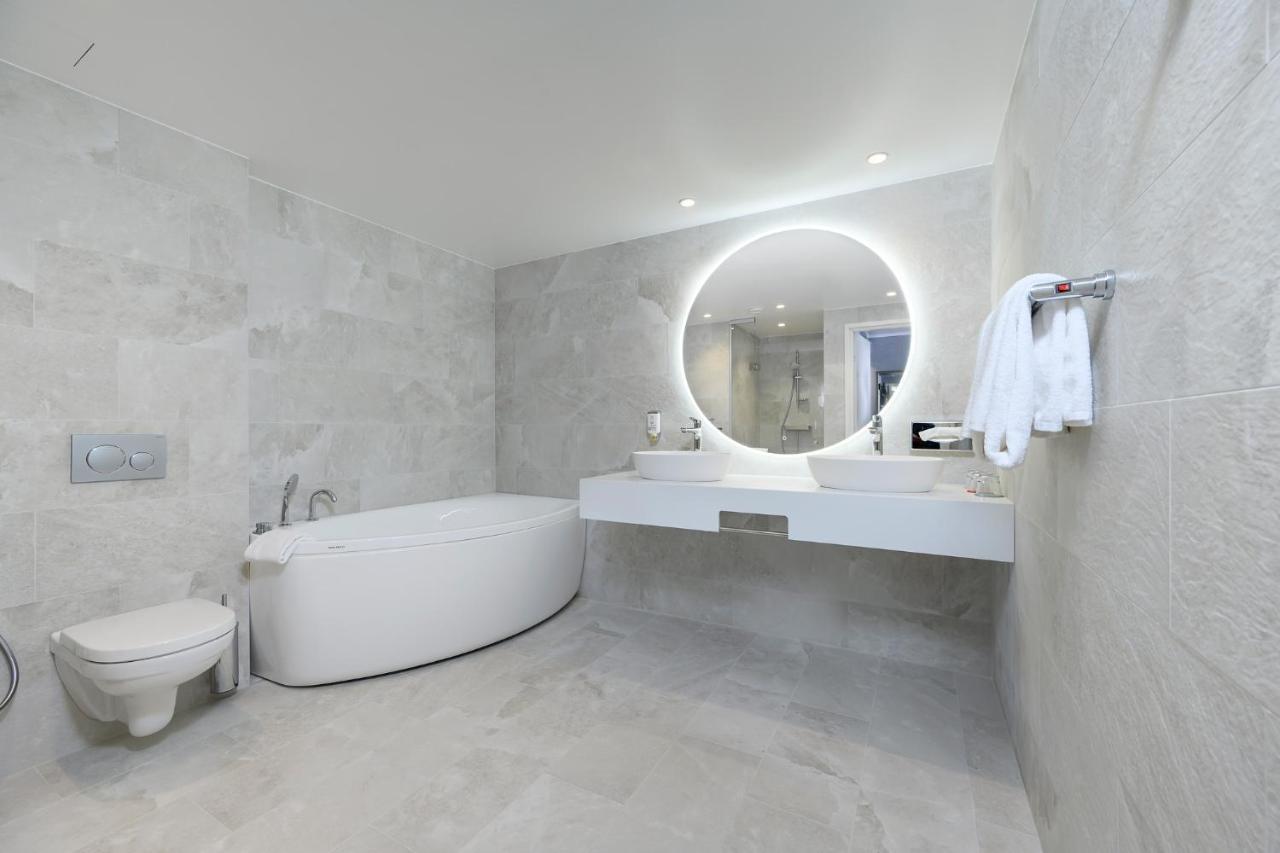 Deluxe Double Room with Bath