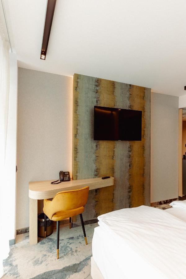 Deluxe Double Room without Balcony and free swimming pool access