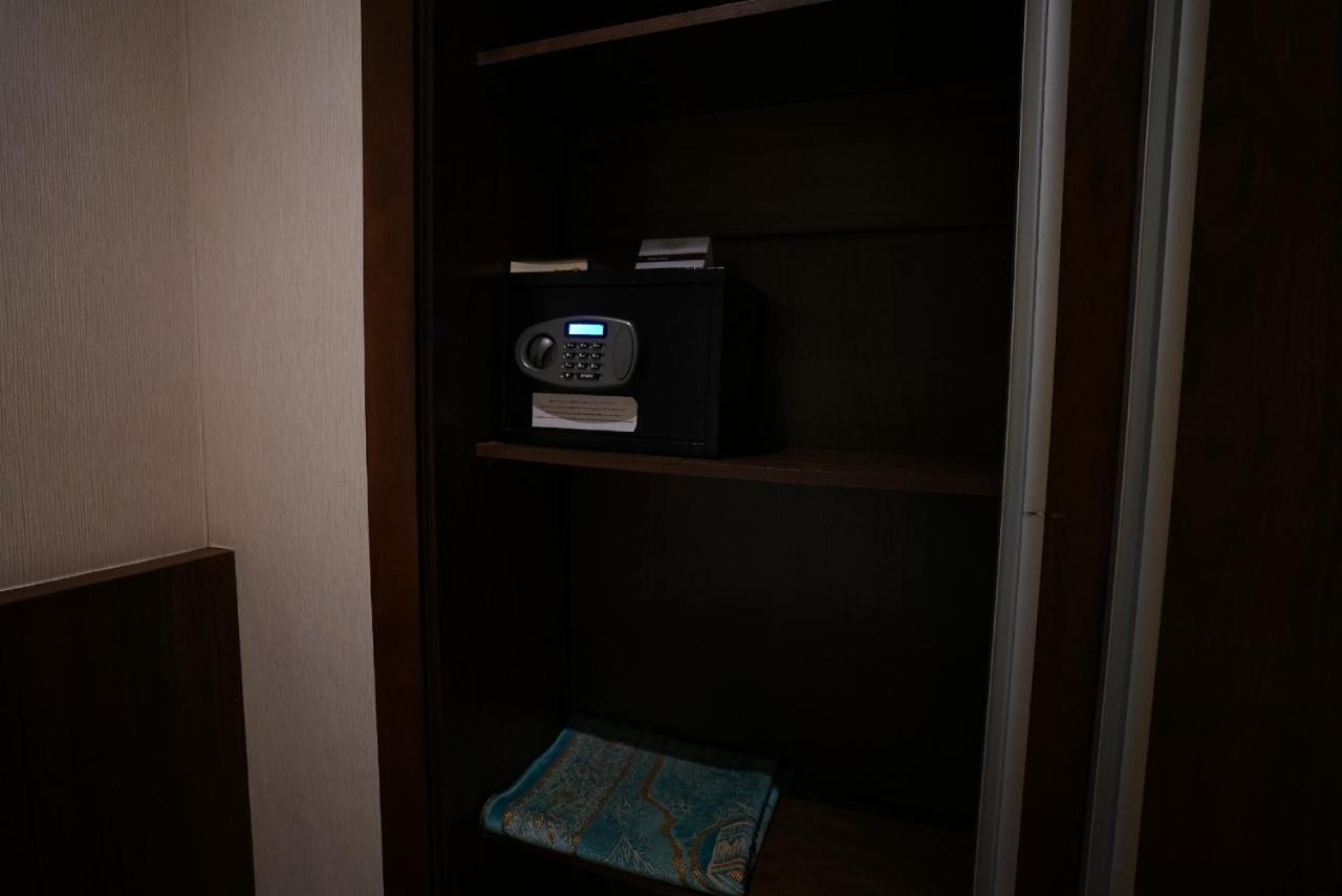 Deluxe One-Bedroom Suite
