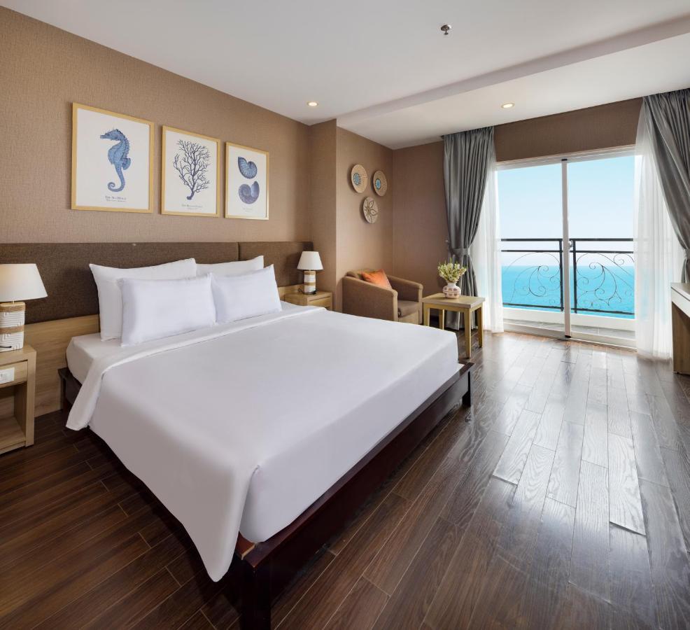 Deluxe Double Room with Balcony and Sea View