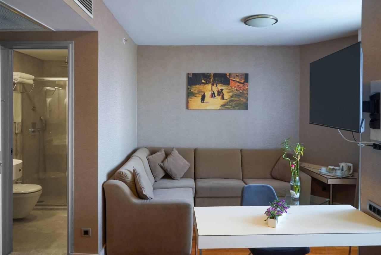 Superior Family Room