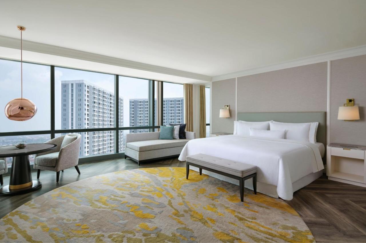 Junior King Suite - Club Lounge Access