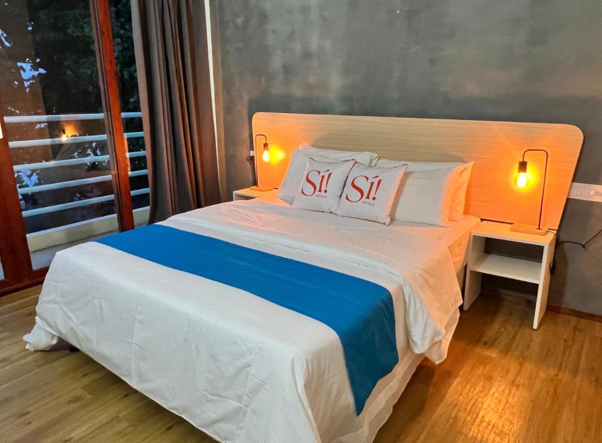 Deluxe Double Room with Balcony and Sea View
