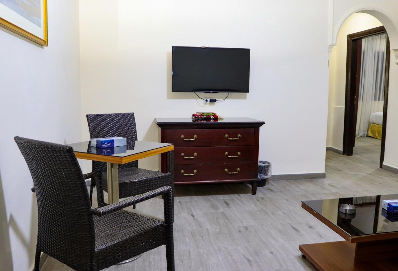Apartment (4-5 Adults)
