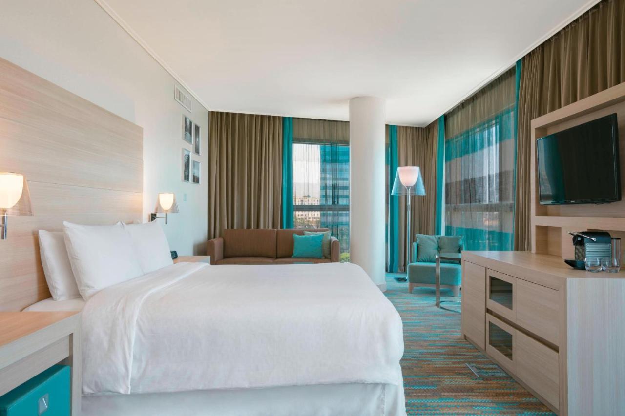 Studio Suite, 1 Bedroom Studio Suite, 1 Queen, Sea view