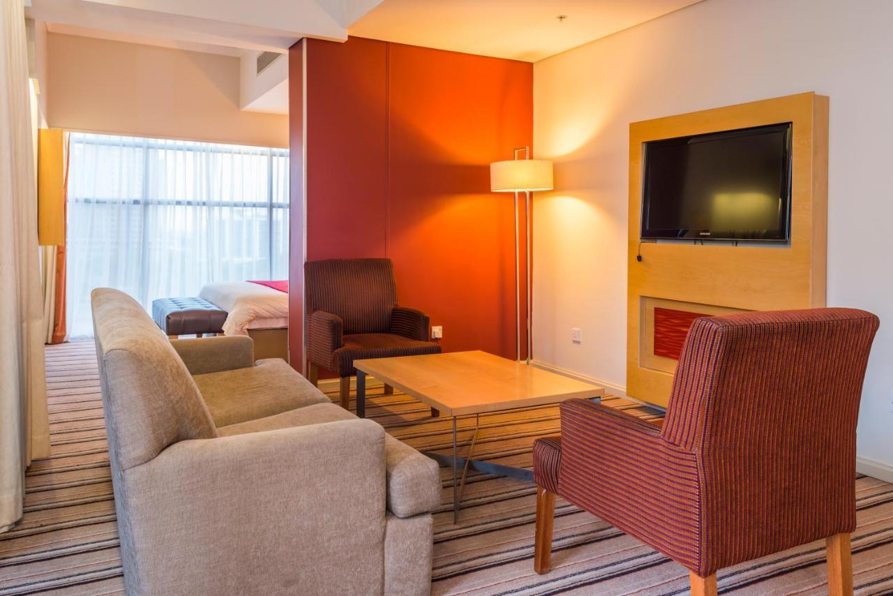 1 Bedroom Suite, 1 King, Sofa bed, City view