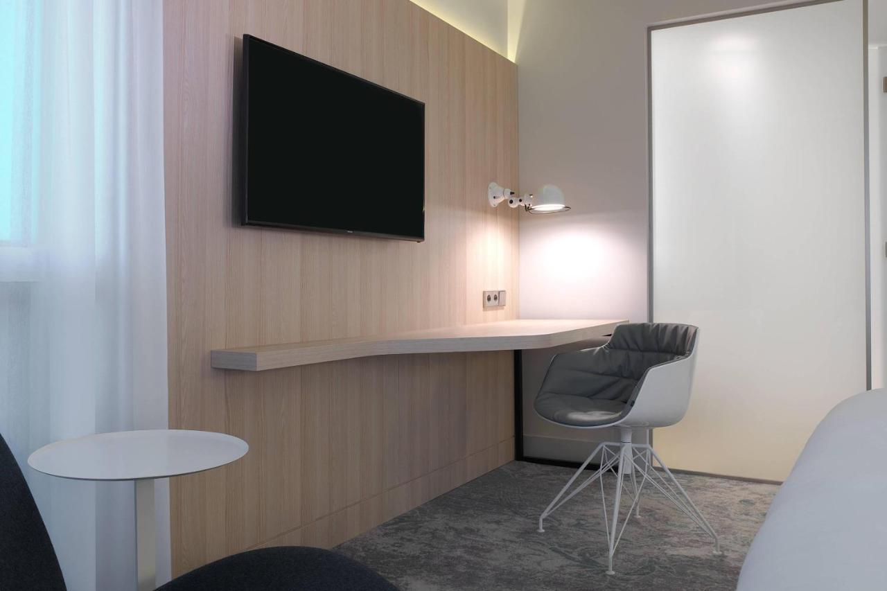 Deluxe King Room - Free Airport Shuttle