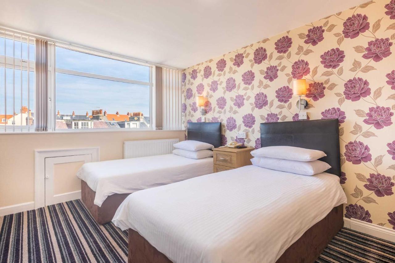 Twin Room with Side Sea View
