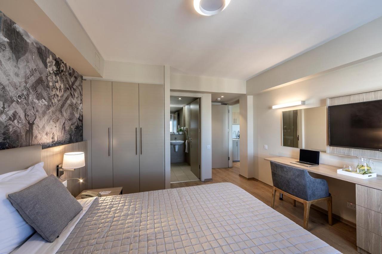 Deluxe Queen Suite