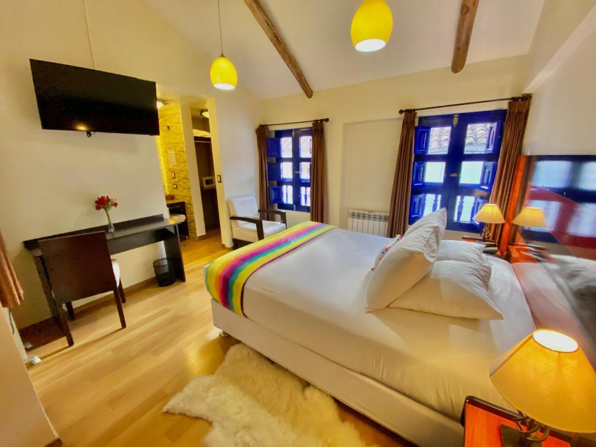 Superior Queen Room with Street View