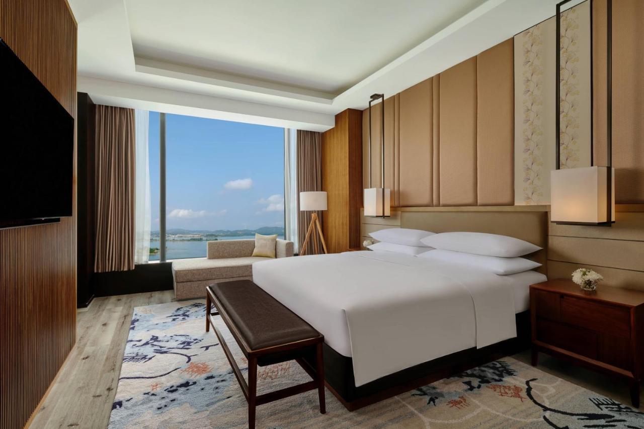 M Club lounge access, 1 Bedroom Executive Suite, Bay view