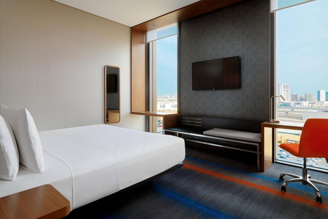 Aloft King Room - Pool View - High Floor