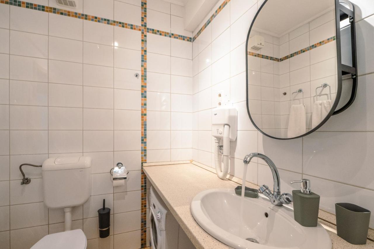 Apartment (3 Adults)