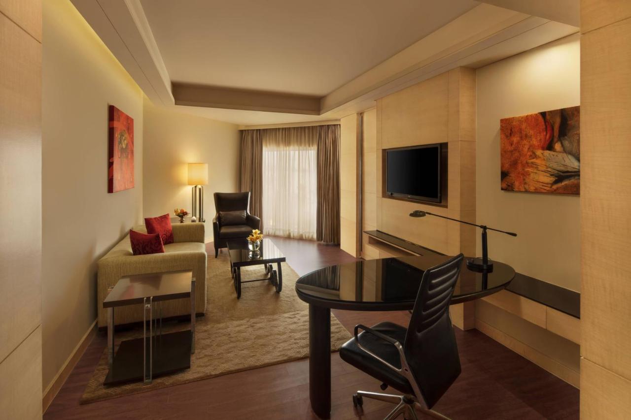 1 King Bed, Ocean View, Executive Lounge Access, Beach Suite (Enjoy 10% off on Food & Soft Beverages and Laundry)