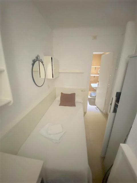 Budget Interior Single Room