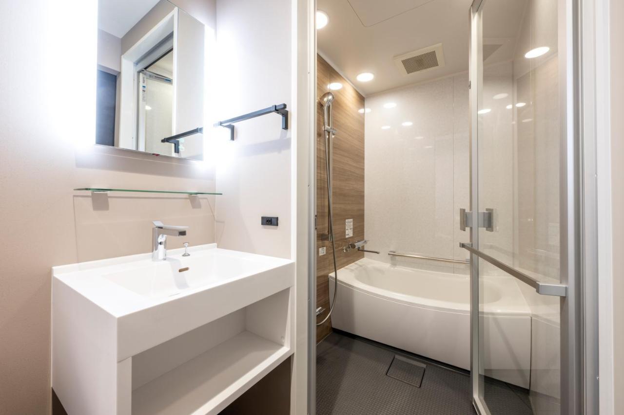 Corner Triple Room