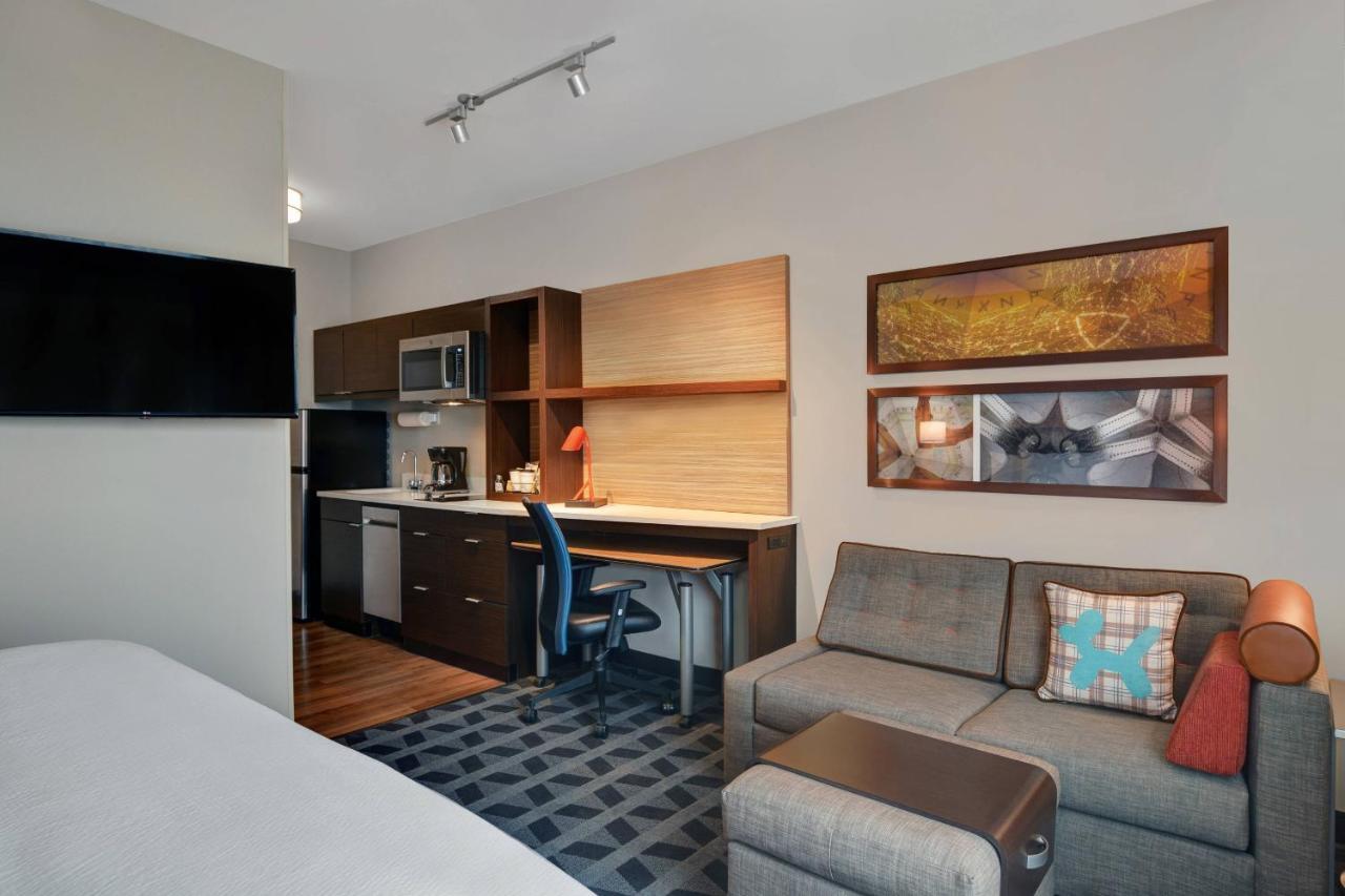 King Studio with Sofa Bed
