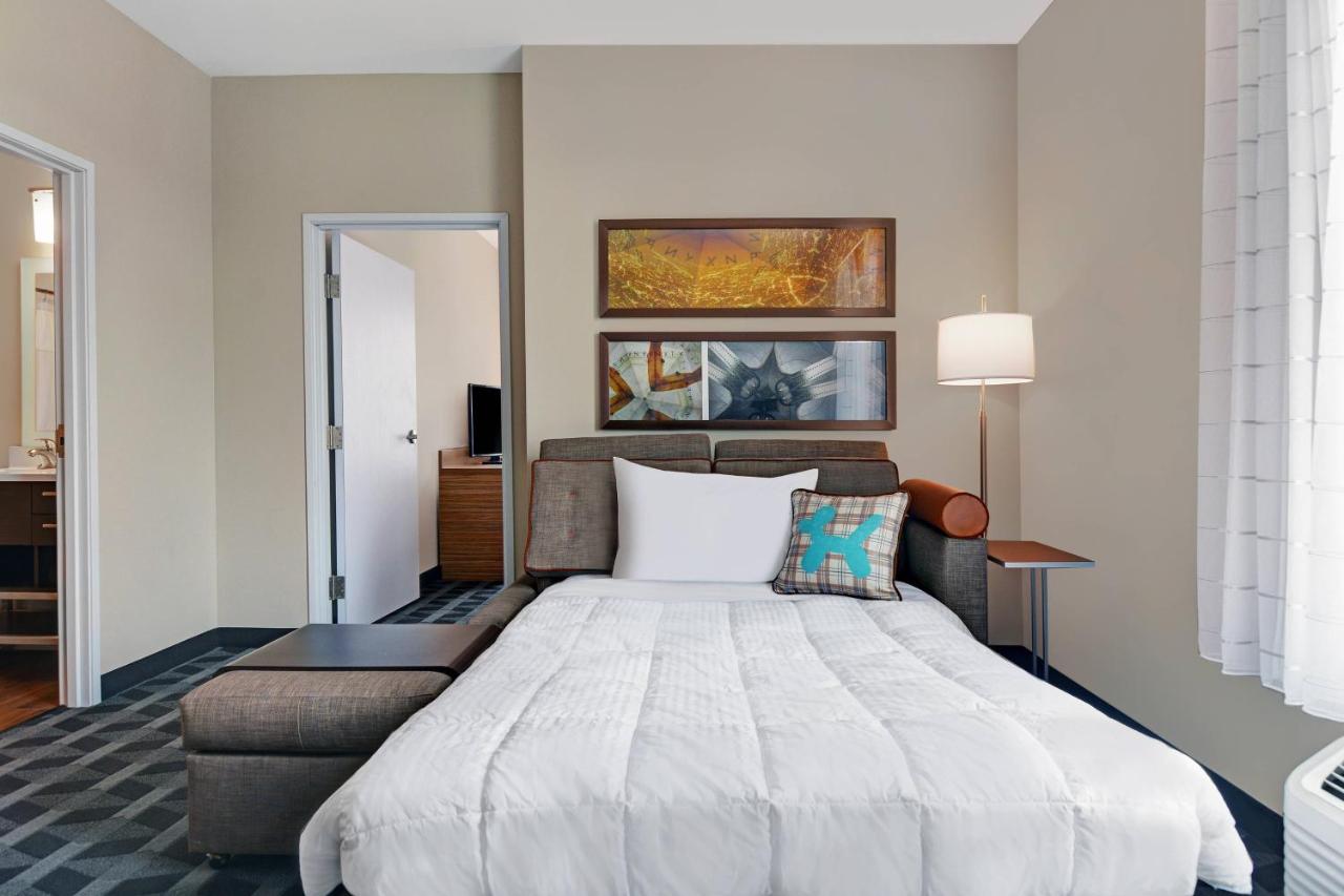 1 Bedroom Suite, 1 Queen, Sofa bed