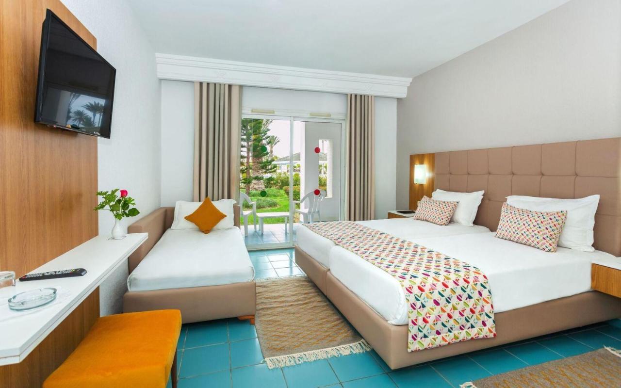 Triple Room with Pool View