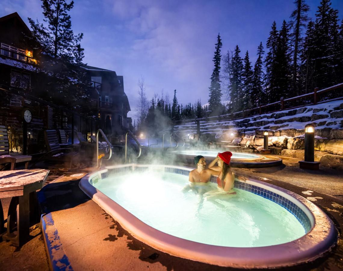 One-Bedroom Apartment with Mountain View
