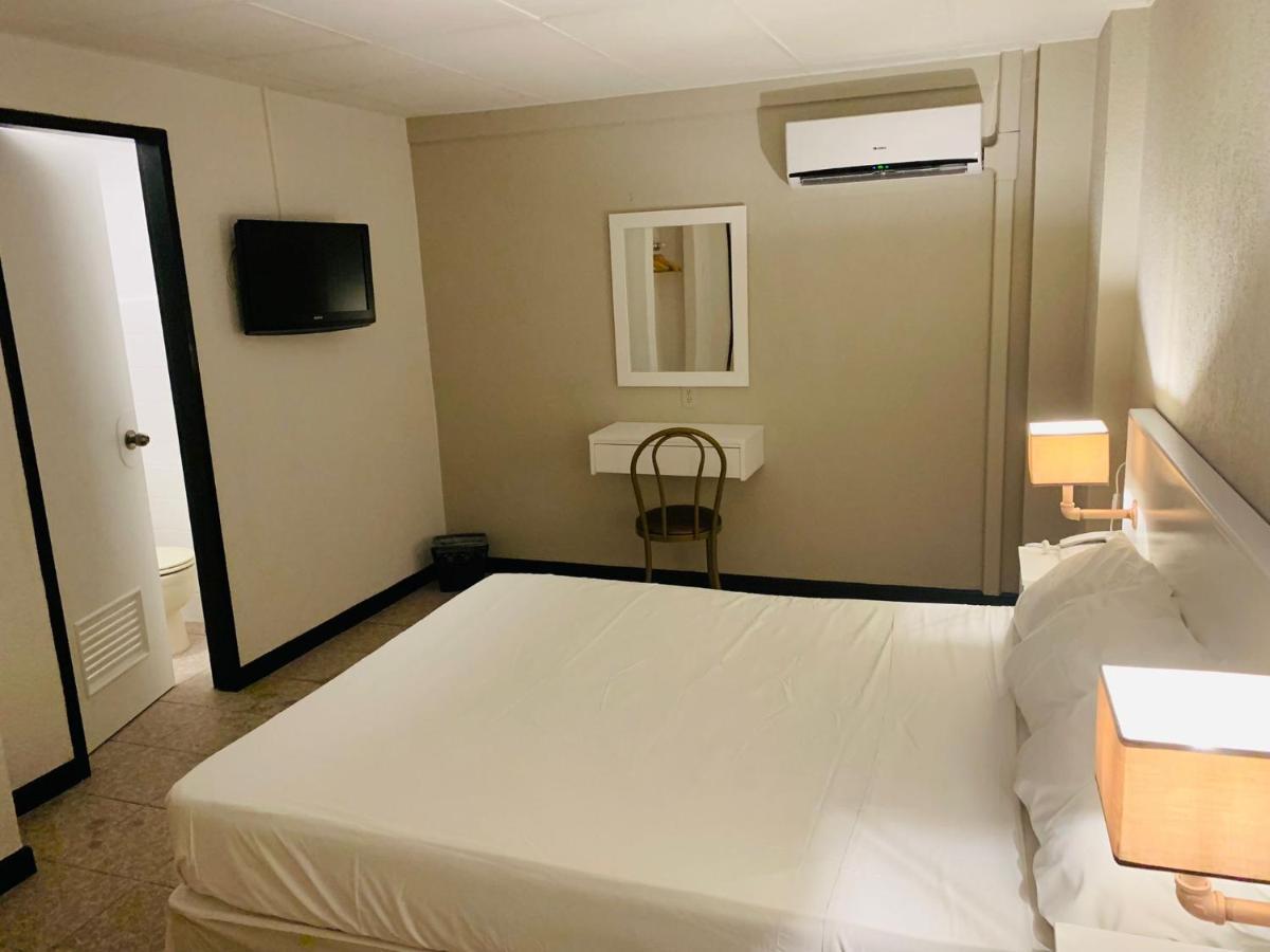 Budget Queen Room without Window