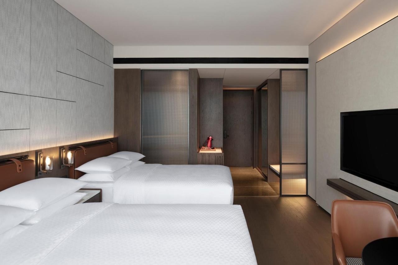 Collection, Guest room, 2 Twin/Single Bed(s), City view