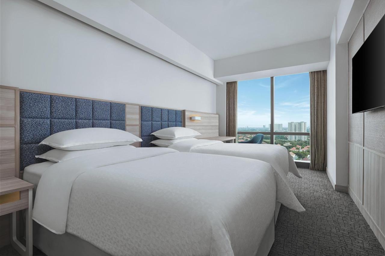 Deluxe Guest Room with 2 Single Beds