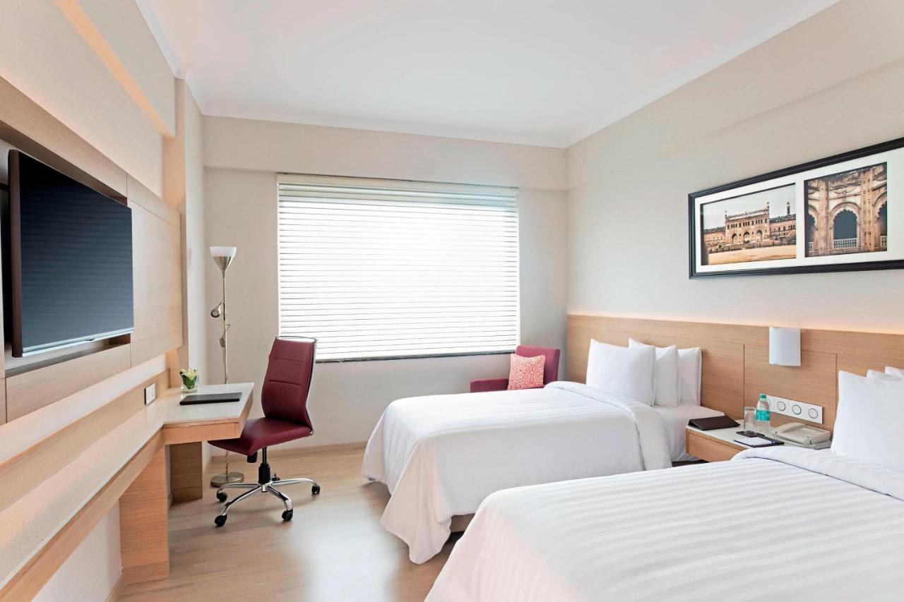 2 Twin/Single Beds, City View, Guest Room with 20% off on food and beverages |1 draught beer on arrival