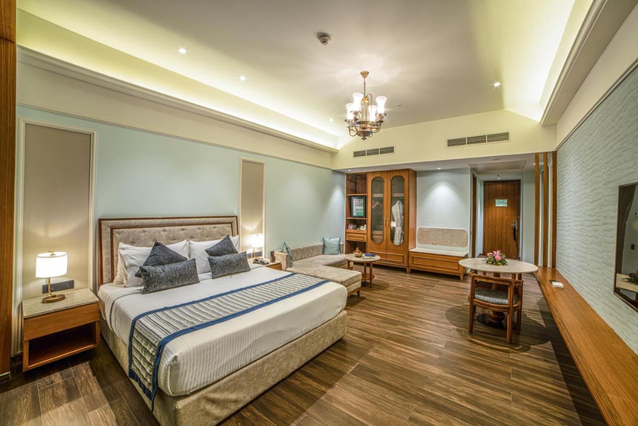Executive Pool View Room