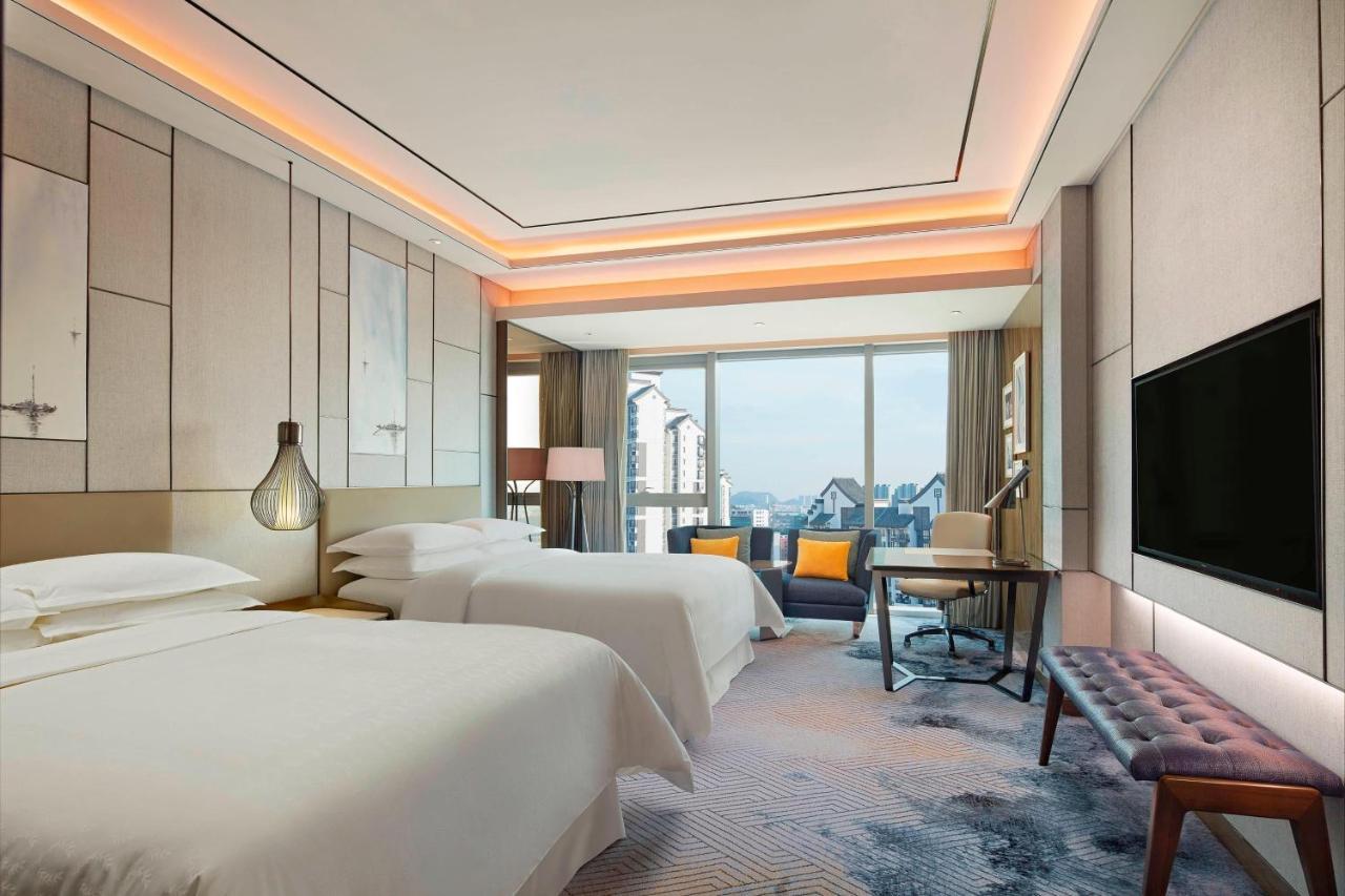 Premier Deluxe Twin Room, Guest room, 2 Double, High floor