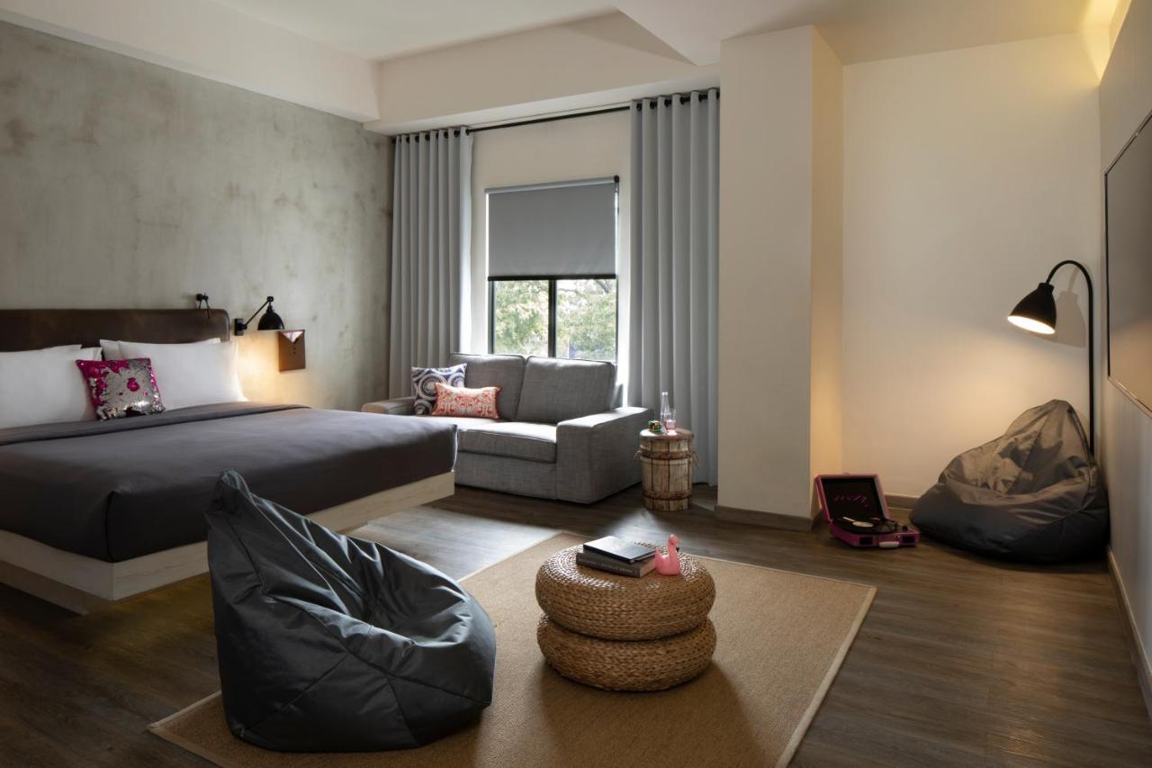 Braga Queen Suite with Complimentary Mini Bar