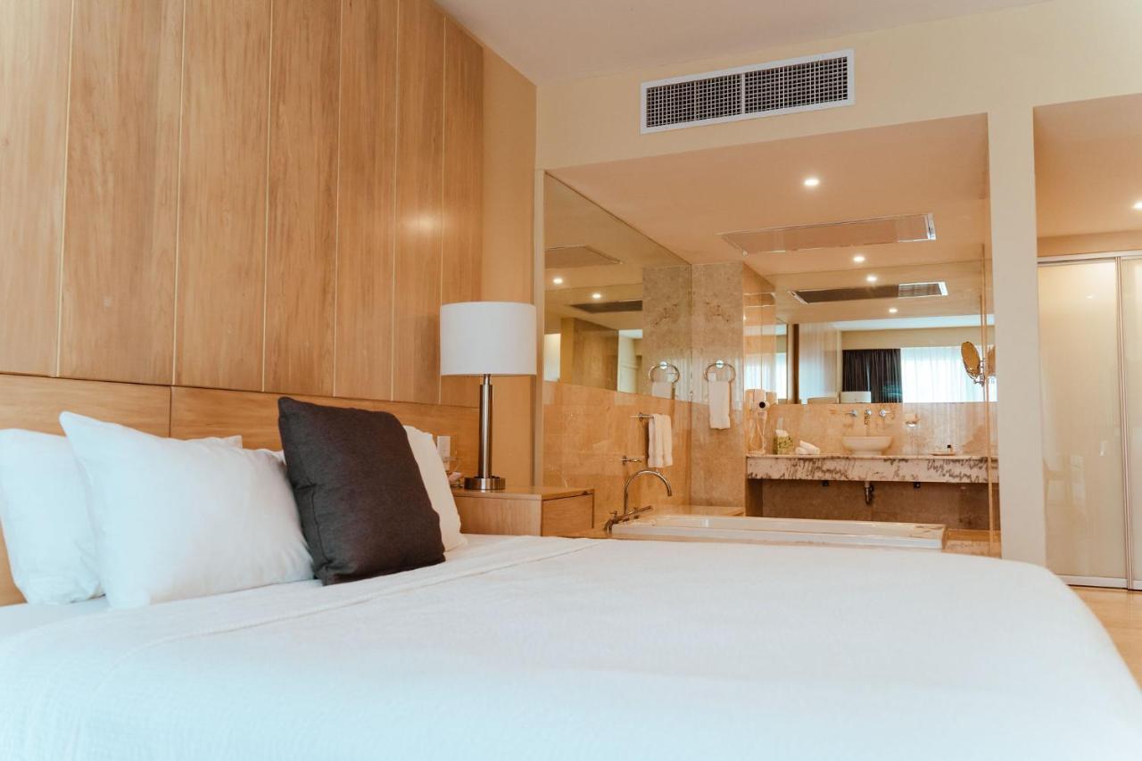 Standard Royal Garden View Room