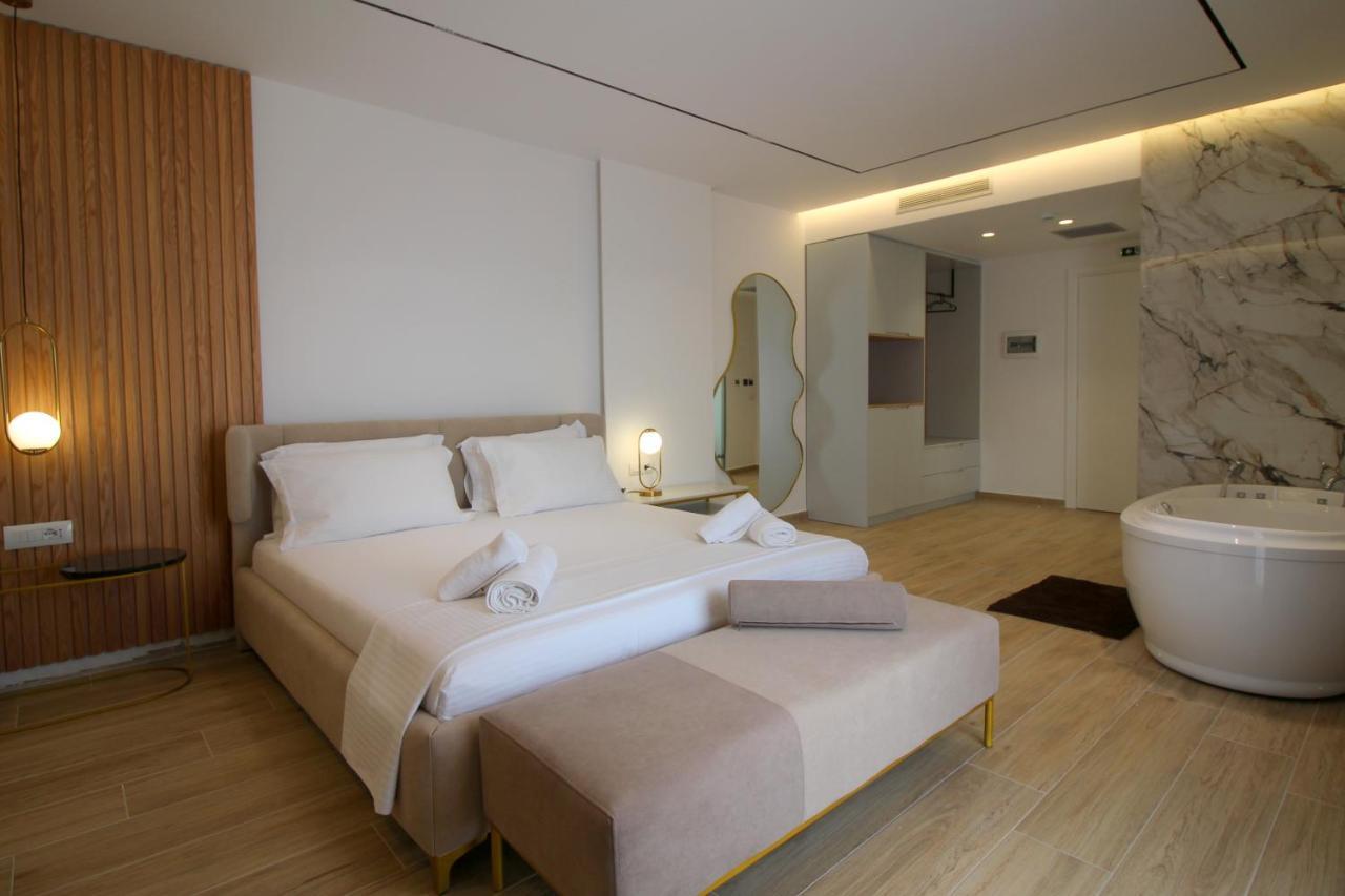 Deluxe Suite with Sea View