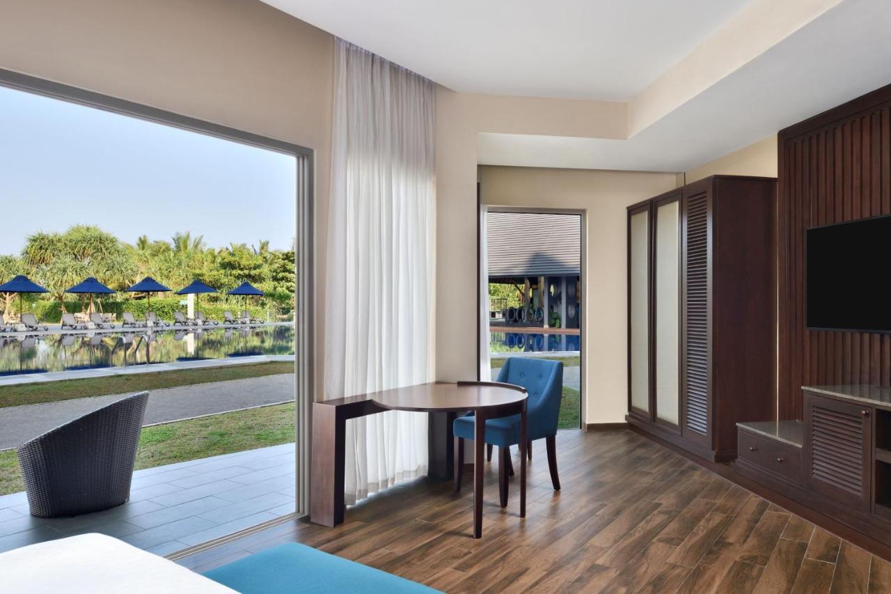 Superior, Suite, 1 King, Garden view, Balcony