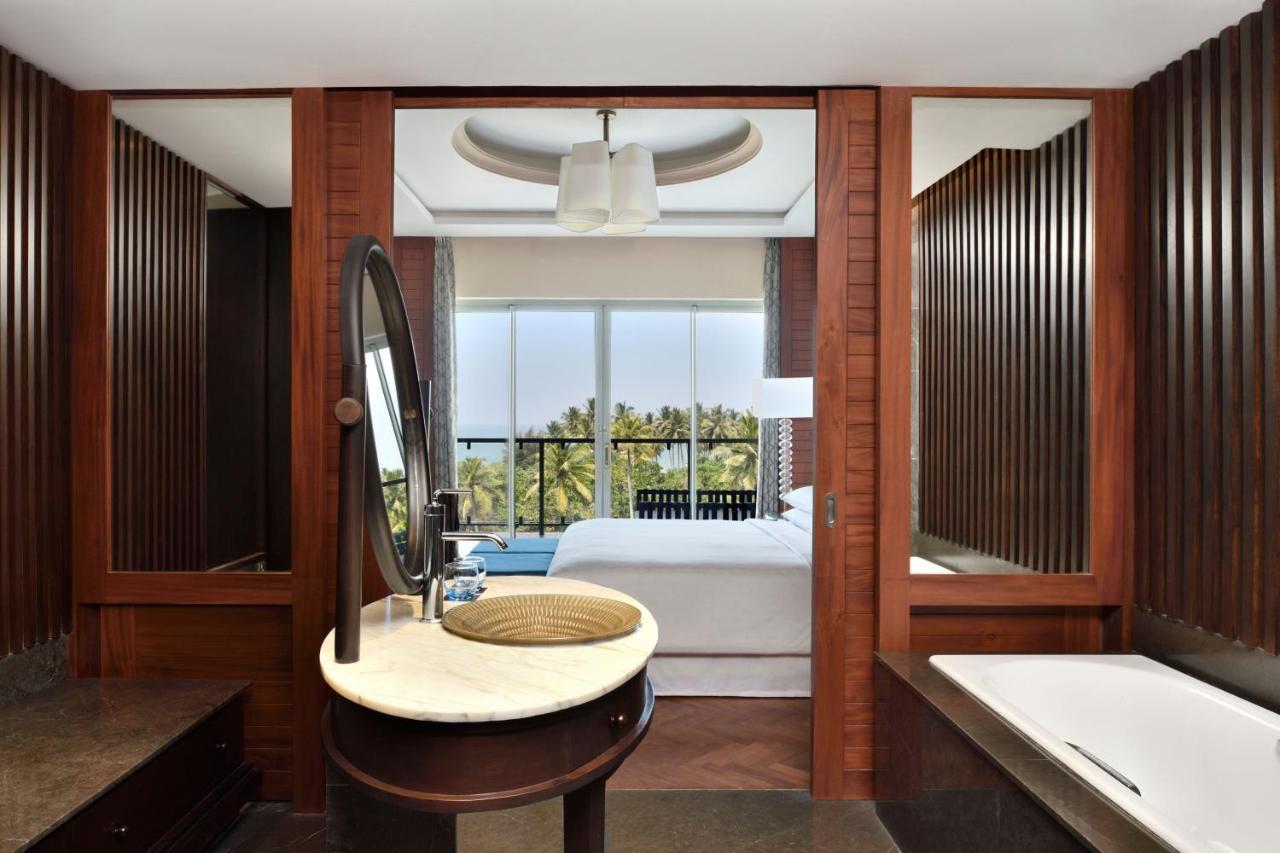 Bedroom Suite, 1 King, Ocean view, Balcony