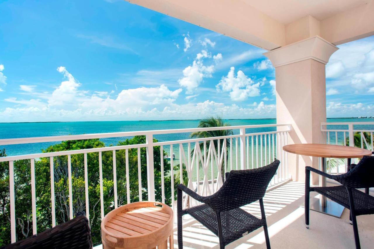 Bay Front Suite 1 Bedroom Suite 2 Queen Sofa bed Balcony