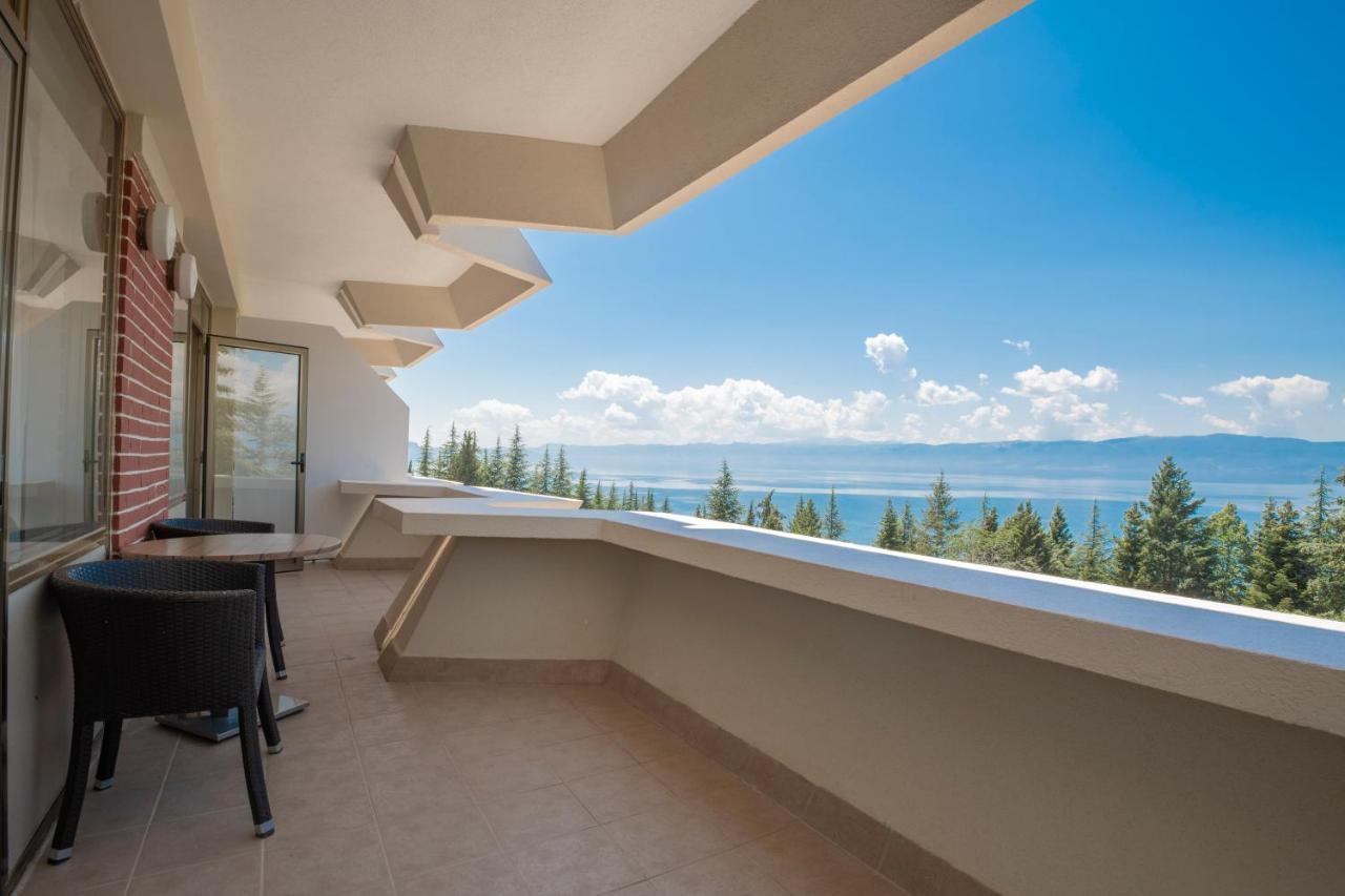Suite with Lake View