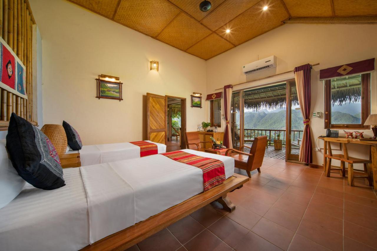 Deluxe Double or Twin Room with Mountain View