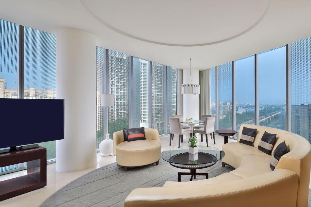 Executive Corner Suite City View with Club Lounge Access