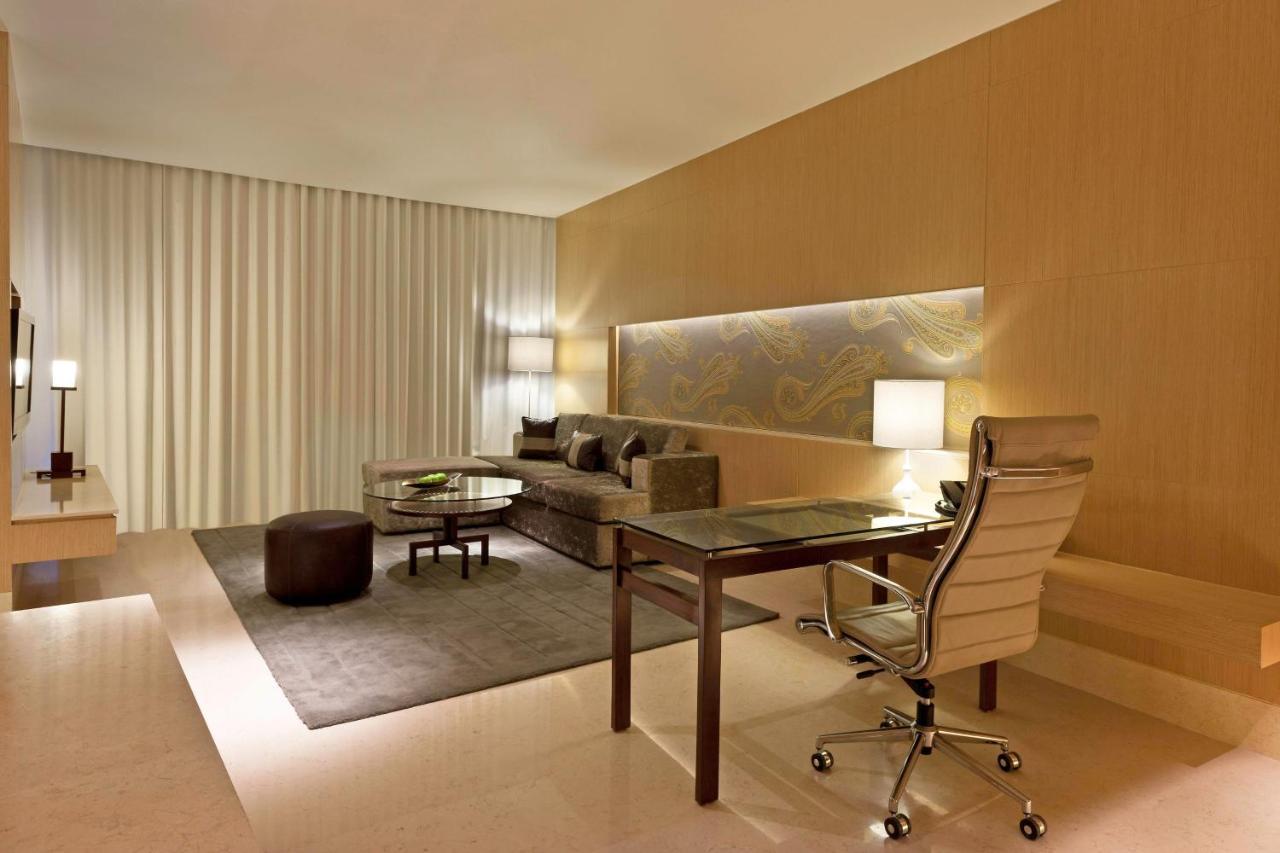 Executive Suite City View with Club Lounge Access
