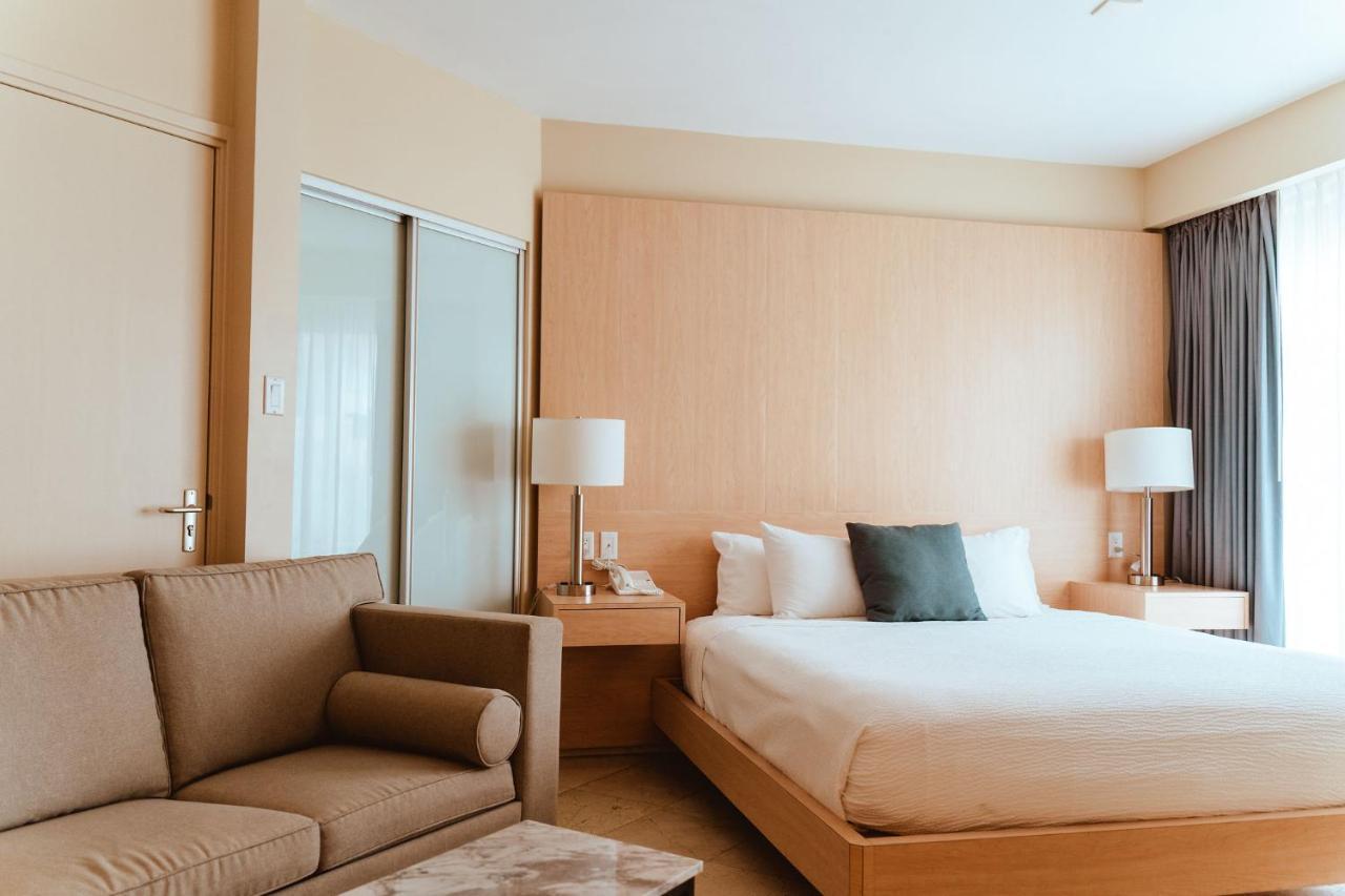 Deluxe Studio Pool View Room