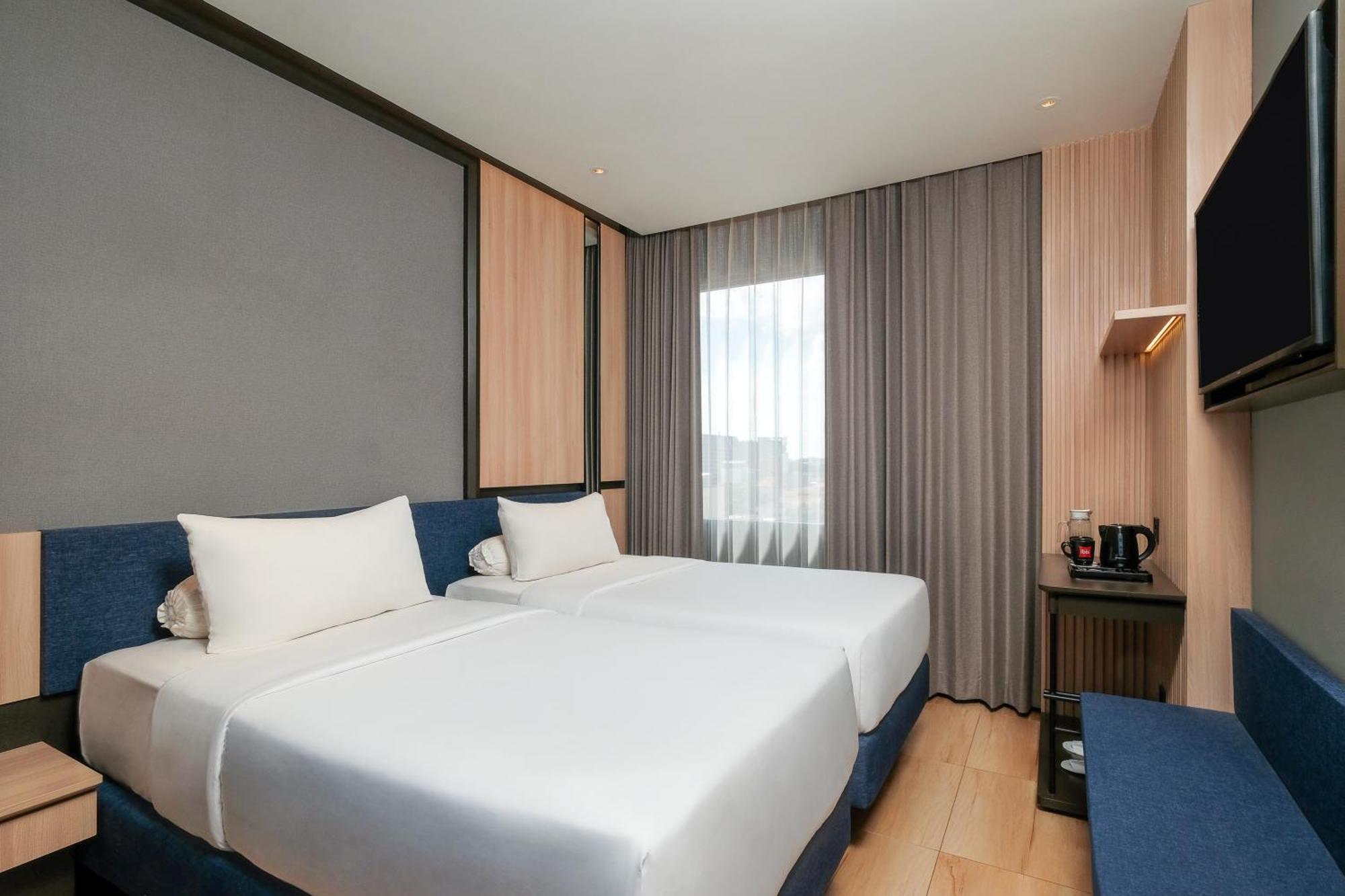 Classic Twin Room - City Side