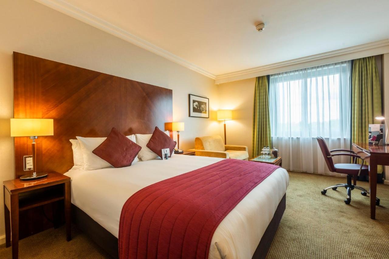 Standard Queen Room with Single Sofa Bed