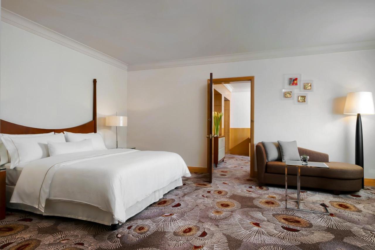 Deluxe Suite King Bed City View