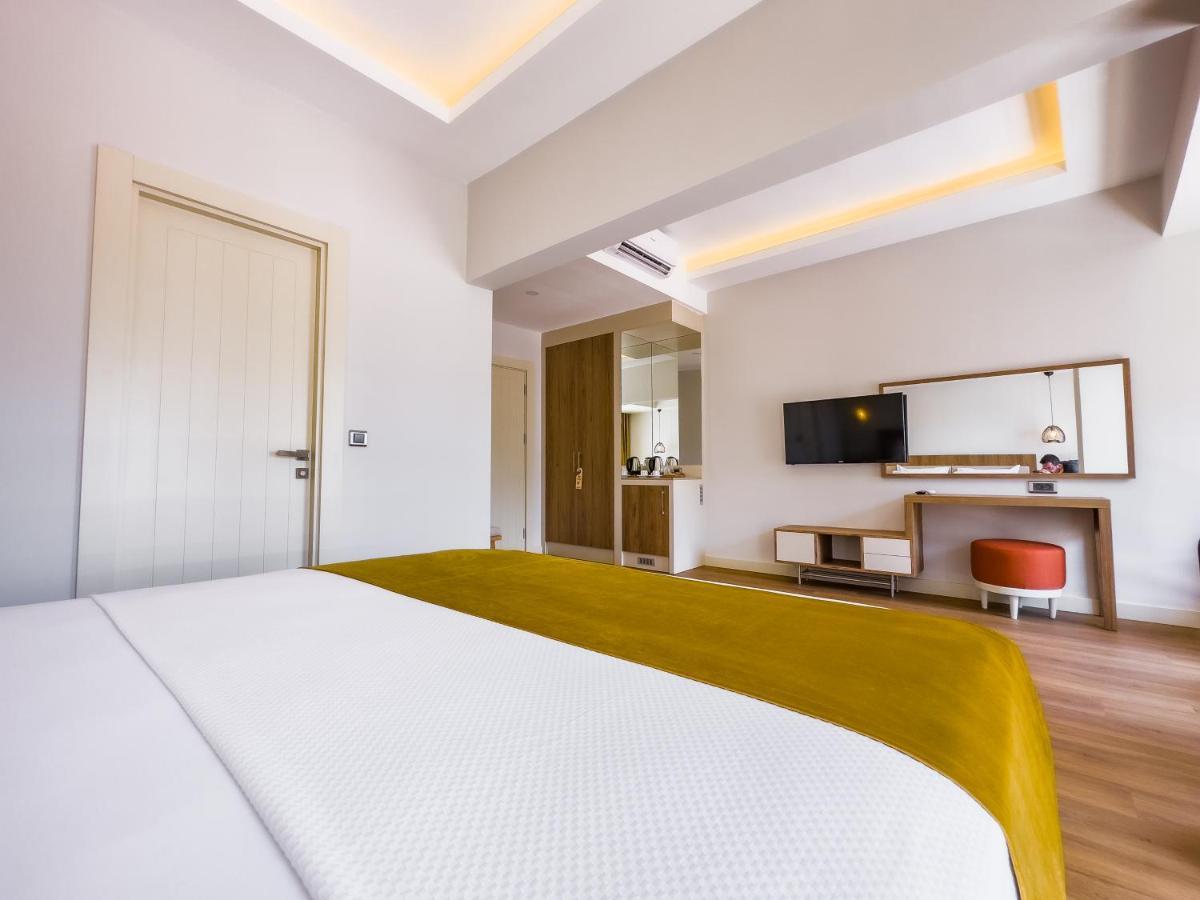 Deluxe Triple Room with Sea View