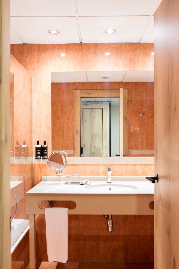 Single Room with Mountain View