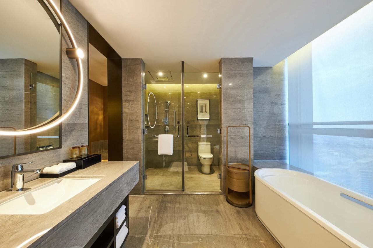 Club Renewal, Club lounge access, Guest room, 1 King
