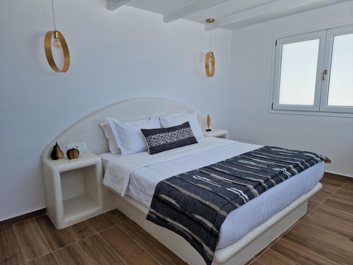 Signature Suite with Outdoor Hot Tub and Sea View